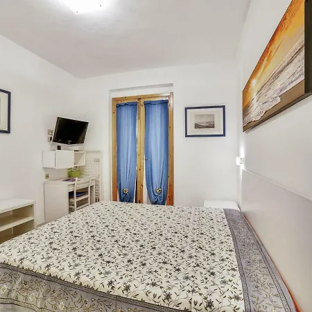 Διαμέρισμα Locazione Turistica Altaluna.7 *